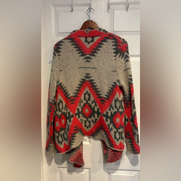 Women's Geometric Patterned Sweater - Red and Gray - Picture 3 of 4